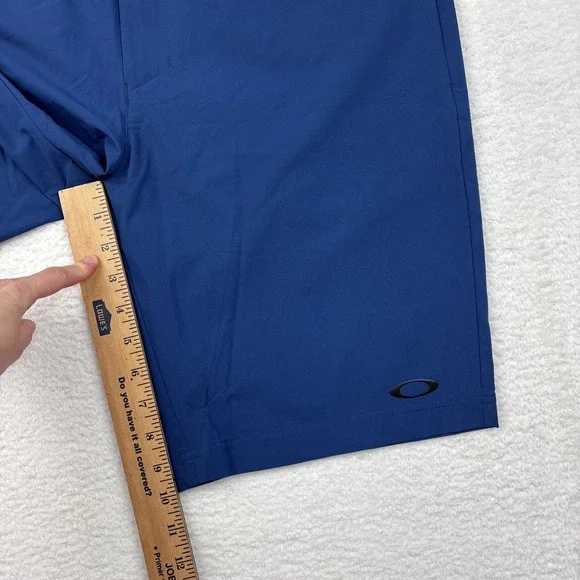 OAKLEY Honors Performance Mens Shorts Size 34 Blue Stretch Golf Lightweight EUC - Picture 6 of 10